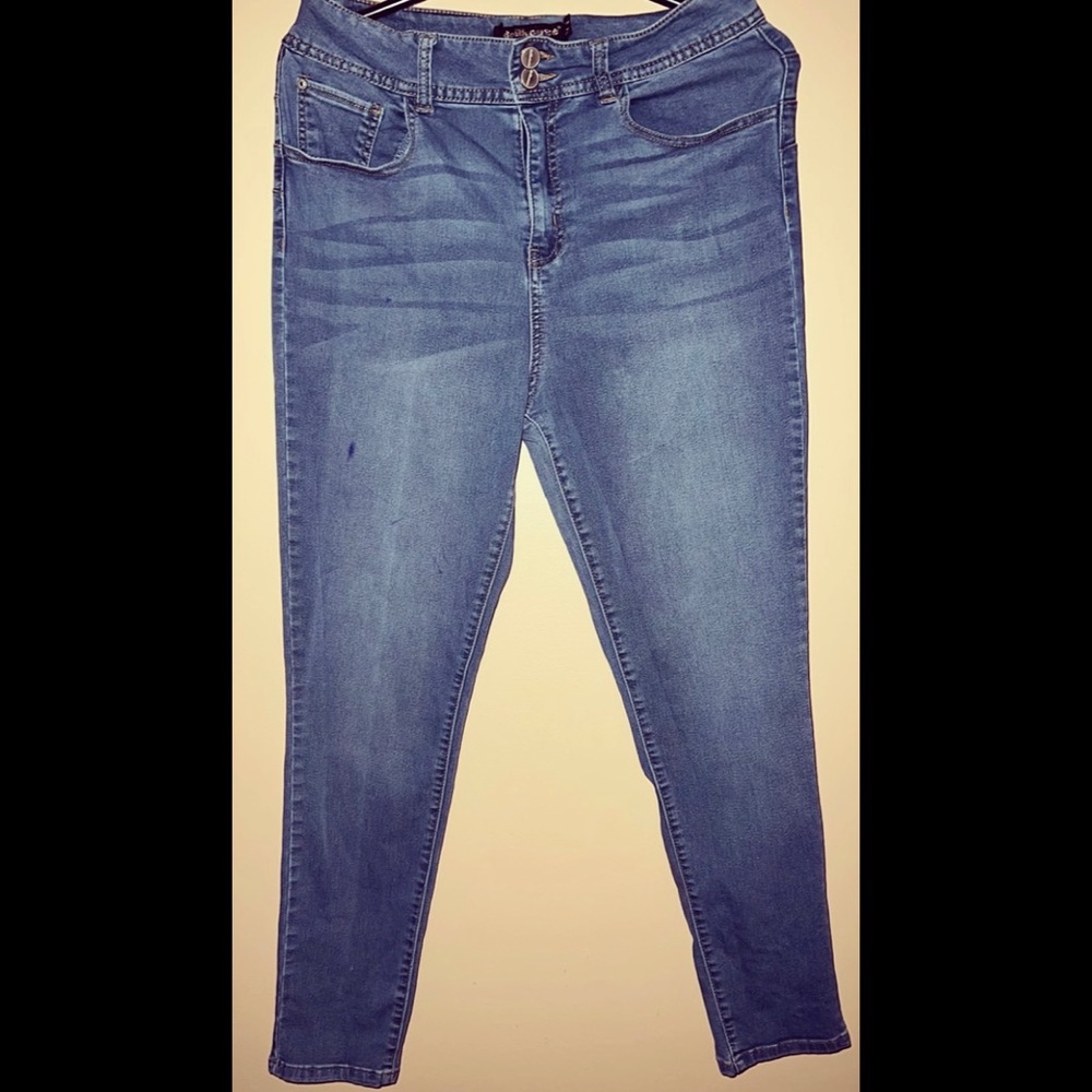 Women's WannaBettaButt 2 Button Skinny Jean High Waisted